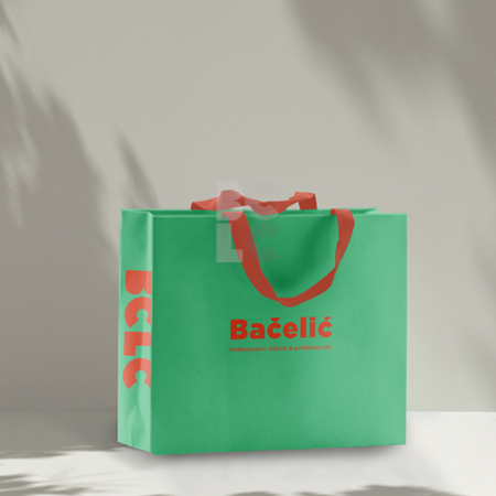 BČLĆ ukrasna poklon vrećica manja zeleno-crvena dim. 230x185x95